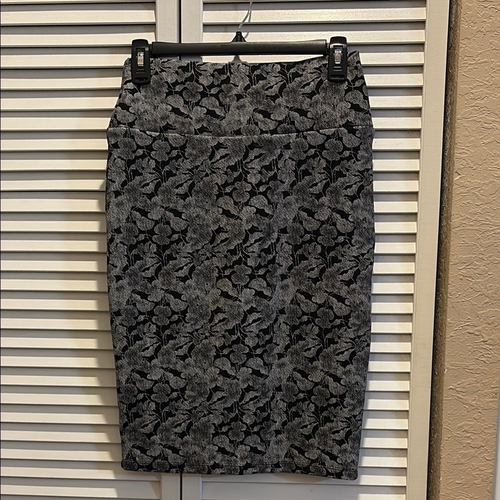 LuLaRoe Black and Gray Floral Pencil Skirt